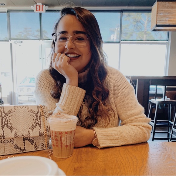 Meet your Posher, Mariana - Picture 1 of 1